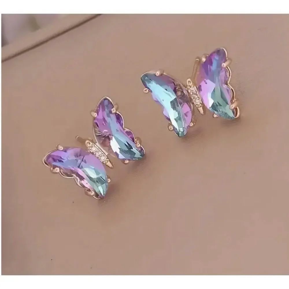💜 Betsey Johnson stunning & sparkling light purple butterfly studs 💜